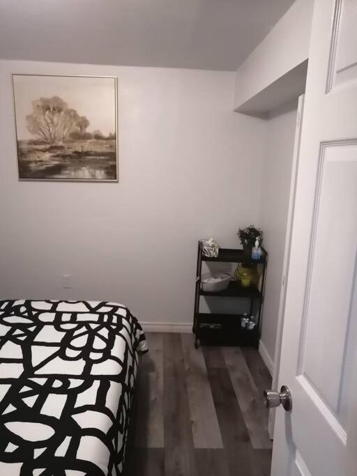 Apartament Cozy Nest Basement Unit Hamilton Zewnętrze zdjęcie