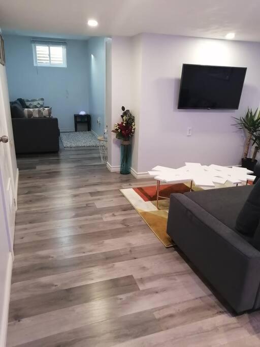 Apartament Cozy Nest Basement Unit Hamilton Zewnętrze zdjęcie